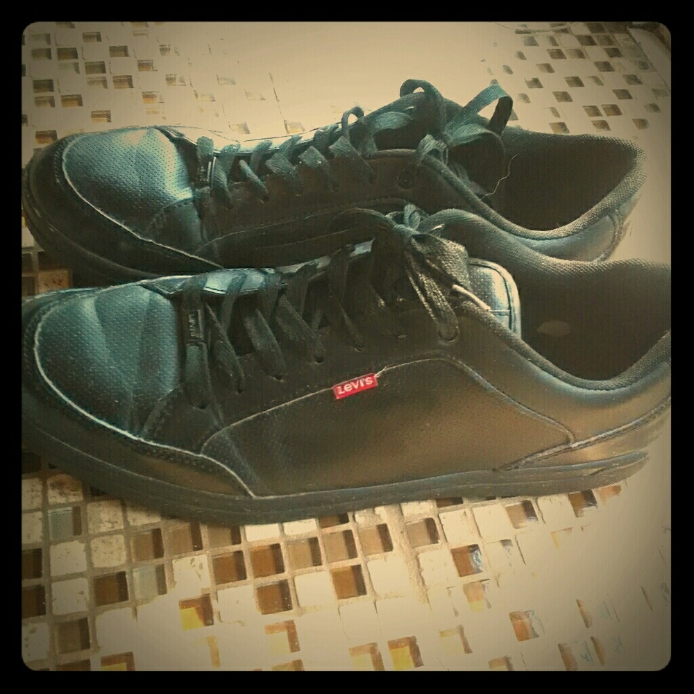 Nice levis causual low top sneakers mens 13